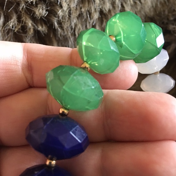 Layered large faceted plastic bead necklace - Picture 7 of 8